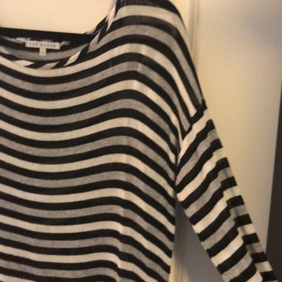 Light weight cross over back sweater - Picture 2 of 4